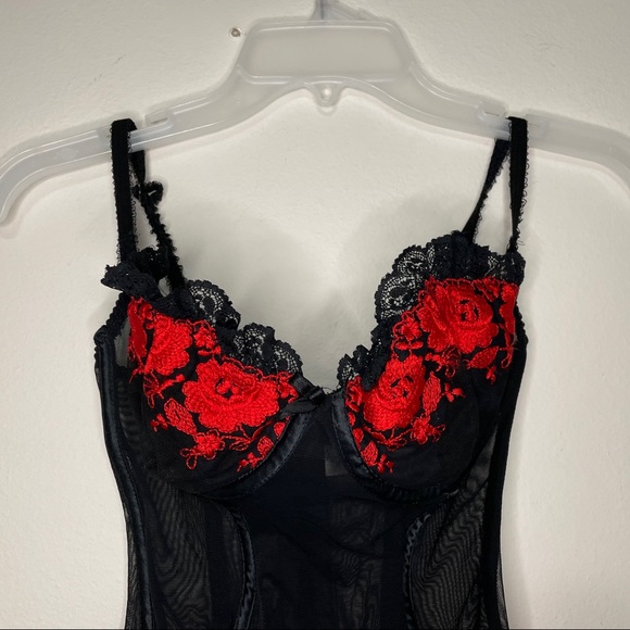 Victoria’s Secret lace trim Bustier & garder strap - Picture 4 of 7